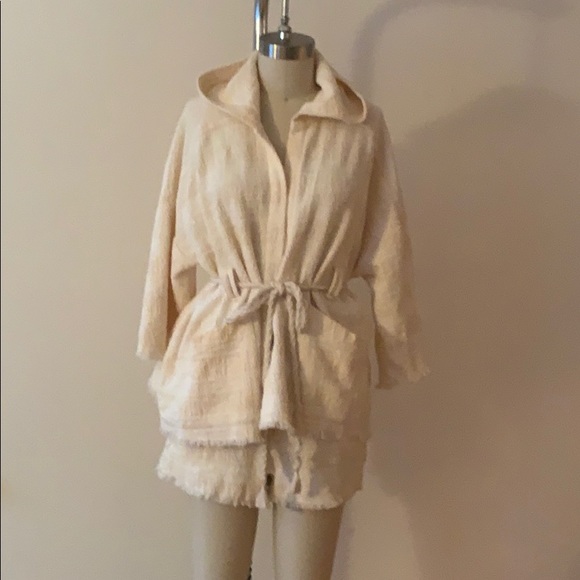 Hooded cape and short set - Picture 1 of 8